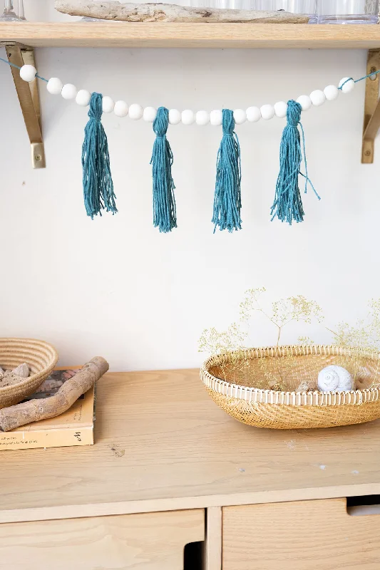 - Automatic temperature adjustment cat bedTassel Banner (Craft)