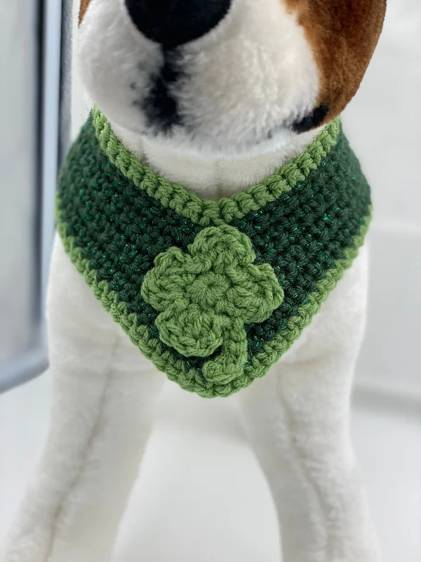 Focus on health and safety:St Patrick’s Day Shamrock Dog Collar/Scarf