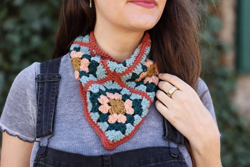 - Organic cotton dog bibsDuo Granny Bandana (Crochet)