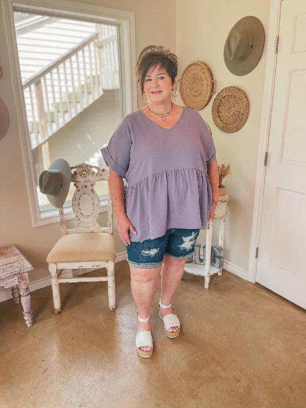 Touring the City Short Sleeve V Neck Babydoll Top in Dusty Lilac